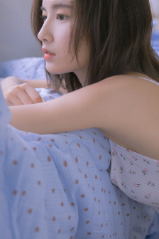 两个人室内拔萝卜视频